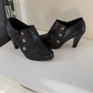 Chic Black Heeled Ankle Boots with Button Detail